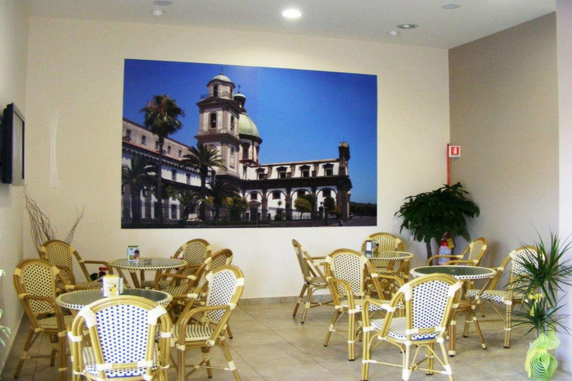Hotel La Casa Del Pellegrino Sant' Anastasia Bagian luar foto
